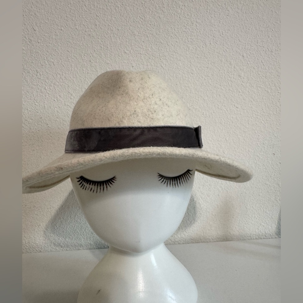 Janie and Jack gray wool hat with a velvet bow size 6-12 months